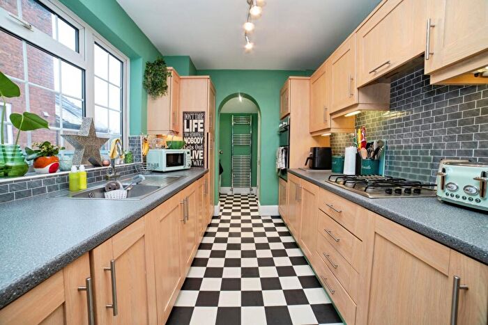 3 Bedroom Semi Detached House For Sale In Carter Lane, Mansfield, Nottinghamshire, NG18