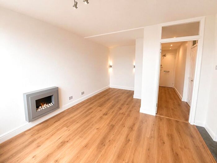 1 Bedroom Apartment To Rent In Blake House, Porchester Mead, Beckenham, BR3
