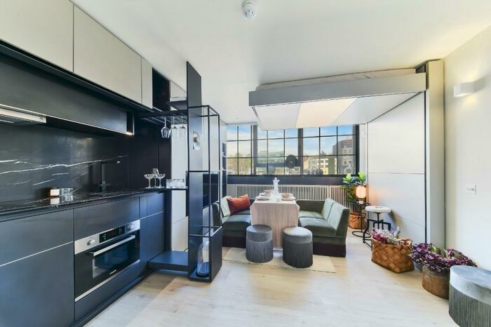 Terraced House To Rent In Alloa Road, London, SE8