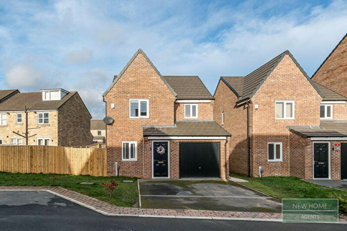 3 Bedroom Detached House For Sale In Feathers Rise, Bradford, BD2