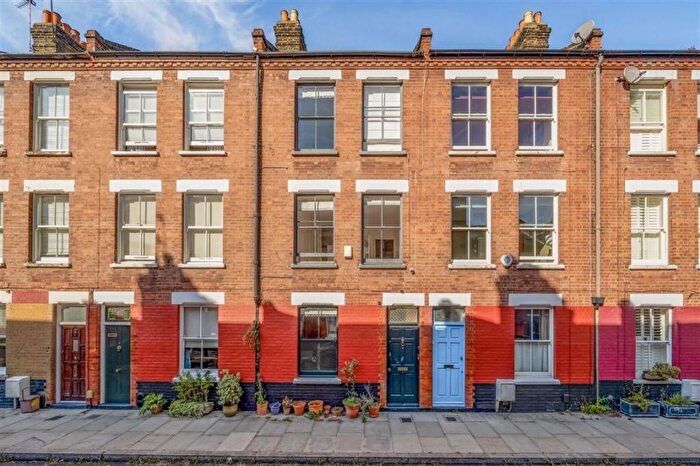3 Bedroom House For Sale In Canrobert Street, Bethnal Green, E2