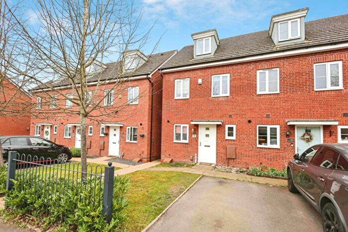 3 Bedroom Semi Detached House For Sale In East Works Drive, Cofton Hackett, Birmingham, B45