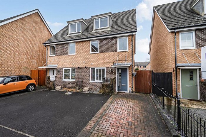 3 Bedroom Town House For Sale In Blanchard Avenue, Alver Village, Gosport, PO13