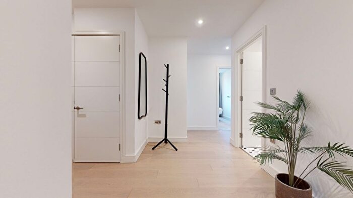 3 Bedroom Flat To Rent In Cremer Street, London, E2