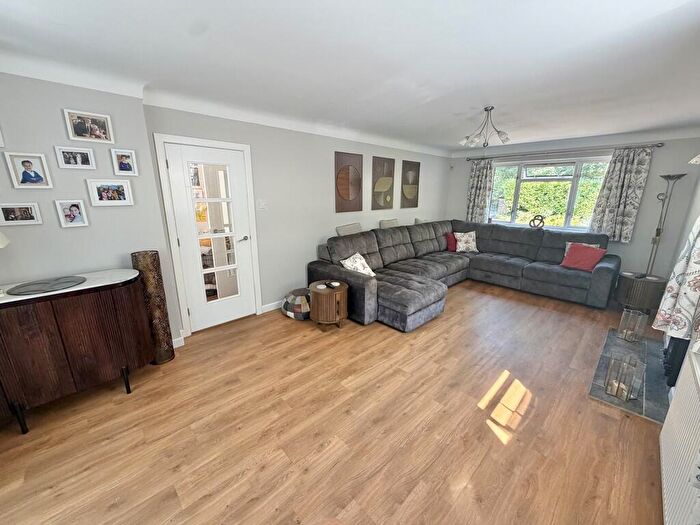 3 Bedroom Detached House For Sale In Roman Road, Broadstone, BH18 - Photo 12
