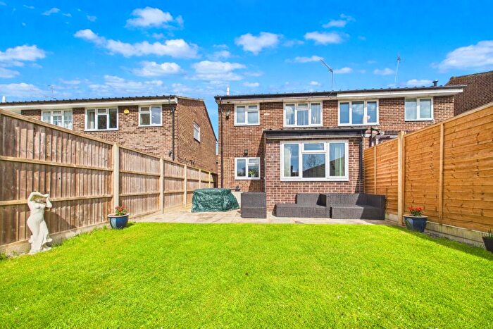 3 Bedroom Semi-Detached House For Sale In Tadcroft Walk, Calcot, Reading, Berkshire, RG31