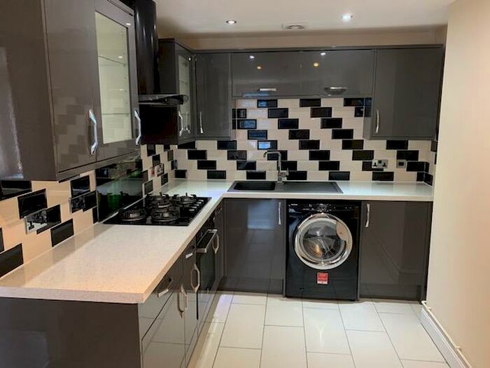 1 Bedroom Apartment To Rent In Tudor Street, Cardiff, CF11