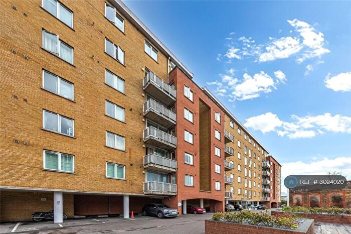 3 Bedroom Flat To Rent In Regent Court, London, NW8