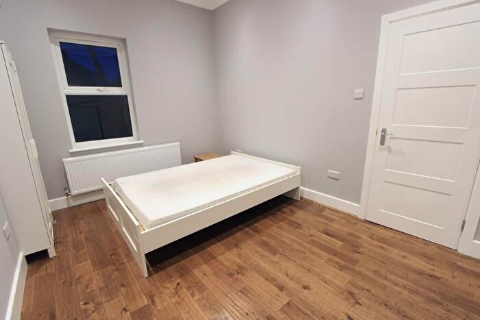 2 Bedroom Apartment To Rent In Friern Barnet Road, London, N11