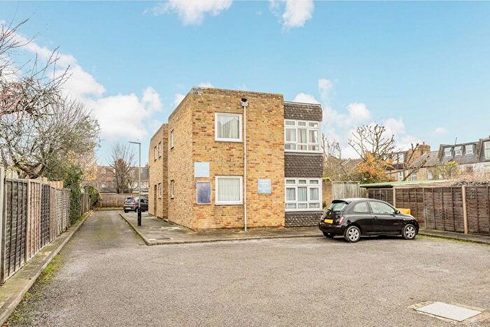 1 Bedroom Flat To Rent In Effra Road, London, SW19