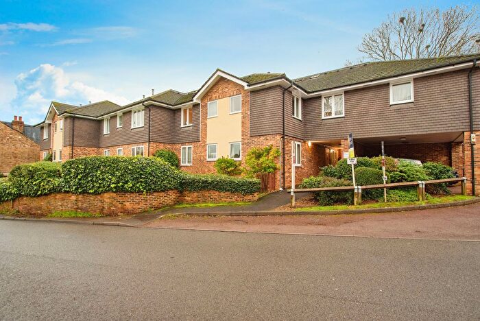 1 Bedroom Flat To Rent In Church Lane, Kings Langley, WD4