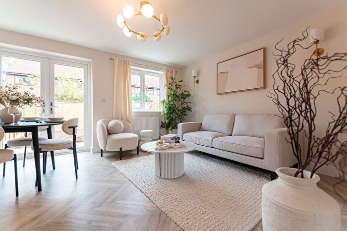 3 Bedroom Semi-Detached House For Sale In Siren Close, Birchwood, WA3 - Photo 3