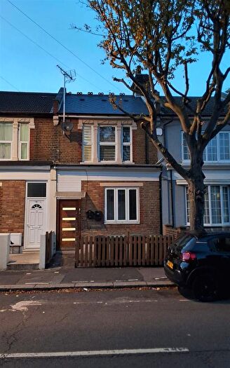 3 Bedroom Flat To Rent In Capworth Street, London, E10