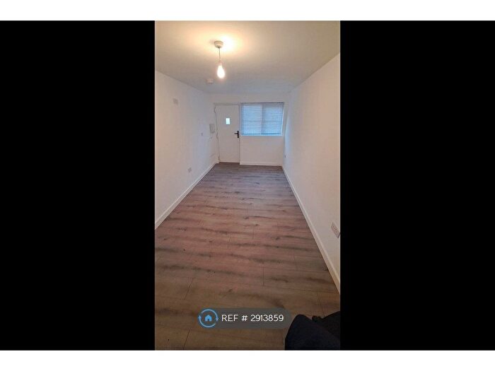 1 Bedroom Flat To Rent In Westbrook, Warrington, WA5