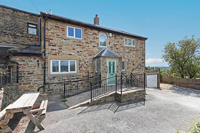 3 Bedroom Terraced House For Sale In Shetcliffe Lane, Bradford, BD4