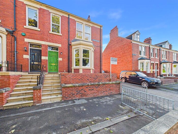 4 Bedroom End Of Terrace House For Sale In Lavender Gardens, Low Fell, Gateshead, NE9