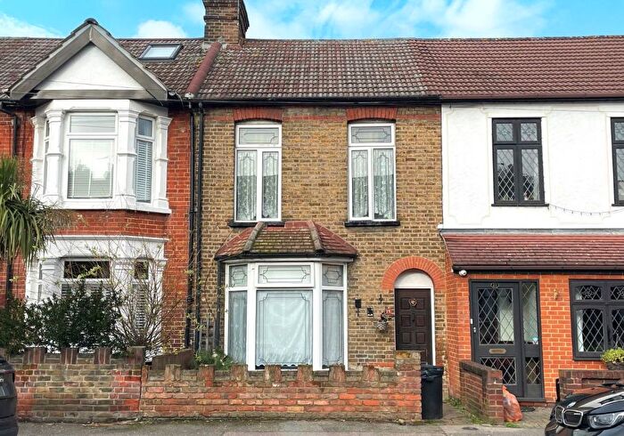 3 Bedroom Terraced House For Sale In Vine Street, Romford, Essex, RM7