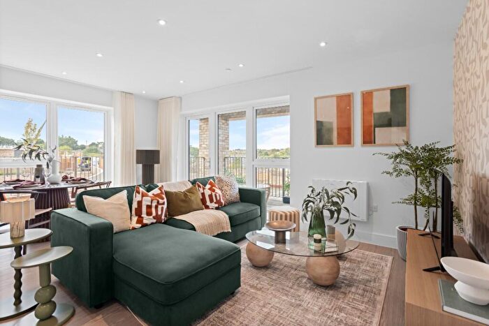2 Bedroom Apartment For Sale In Bronze Walk, Erith, DA8