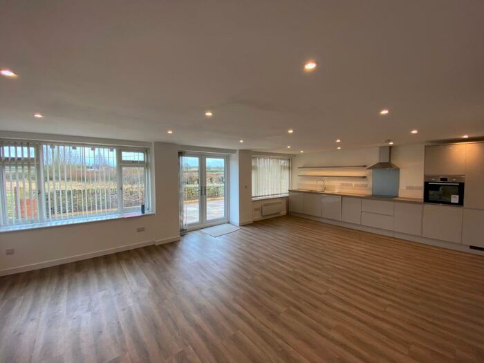 3 Bedroom Barn Conversion To Rent In Hoopers Pool, Southwick