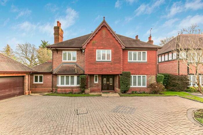 5 Bedroom Detached House To Rent In Pagitts Grove, Barnet, EN4