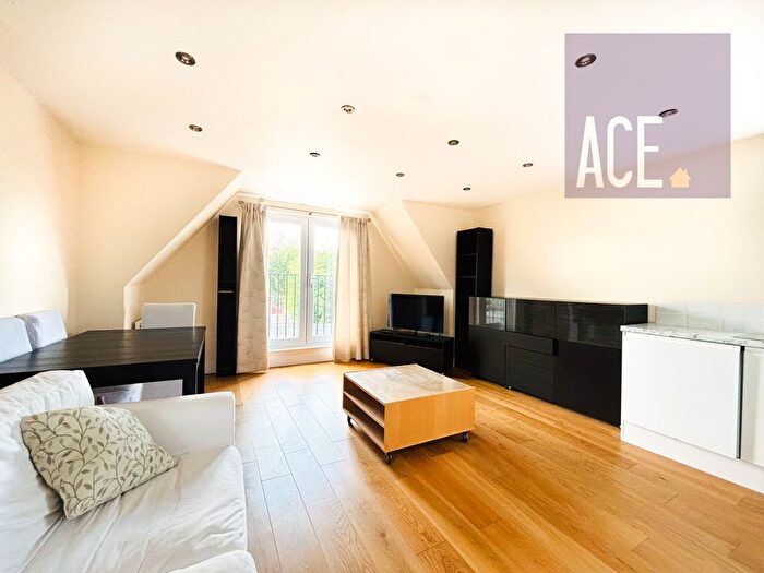 2 Bedroom Flat To Rent In Millet Road, Greenford, UB6