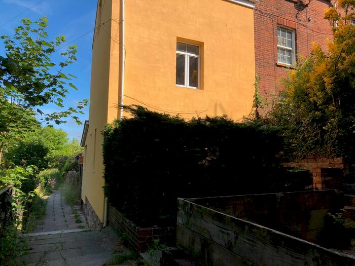 3 Bedroom Town House To Rent In West View Terrace, Exeter, EX4