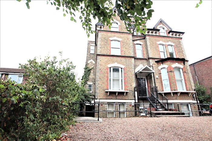 2 Bedroom Flat To Rent In Warminster Road, London, SE25