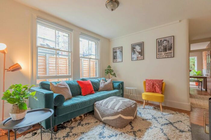 2 Bedroom Flat To Rent In Ll - Glenelg Road, London, SW2