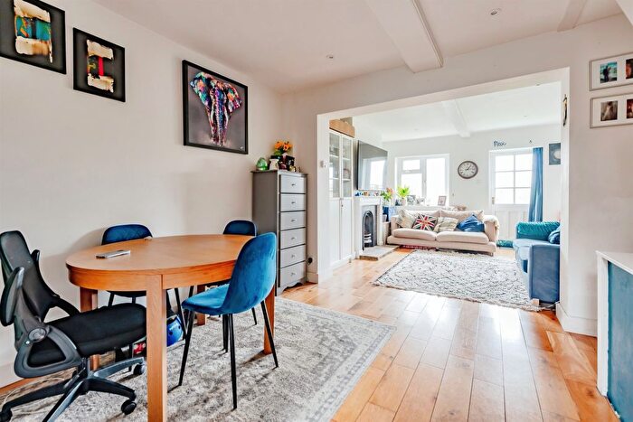 3 Bedroom End Of Terrace House For Sale In Hollis Row, Common Road, Redhill, RH1