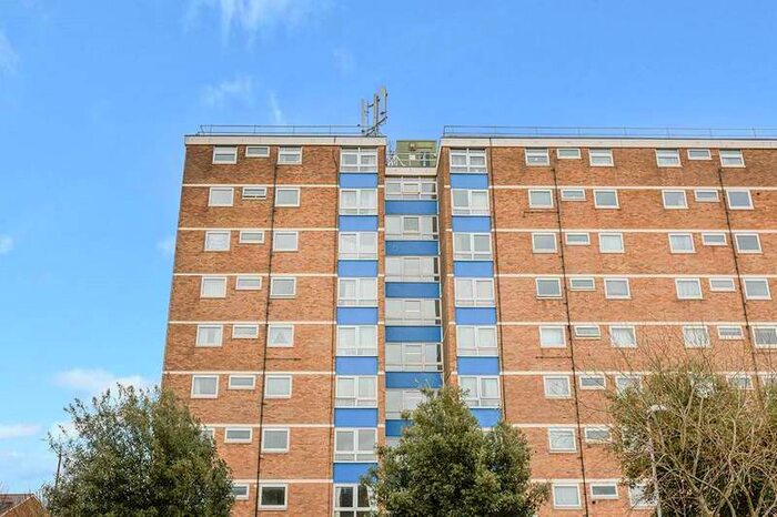 1 Bedroom Apartment To Rent In Gravesham Court, Clarence Row, Gravesend, Kent, DA12