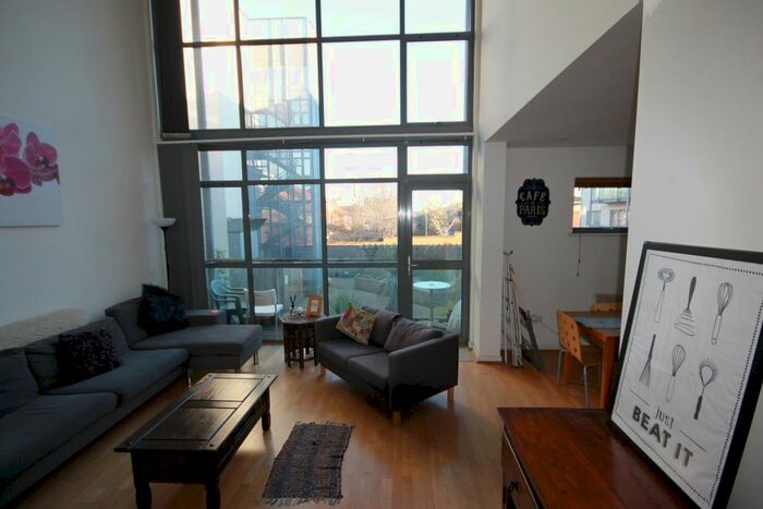 3 Bedroom Flat To Rent In Varcoe Road, London, SE16