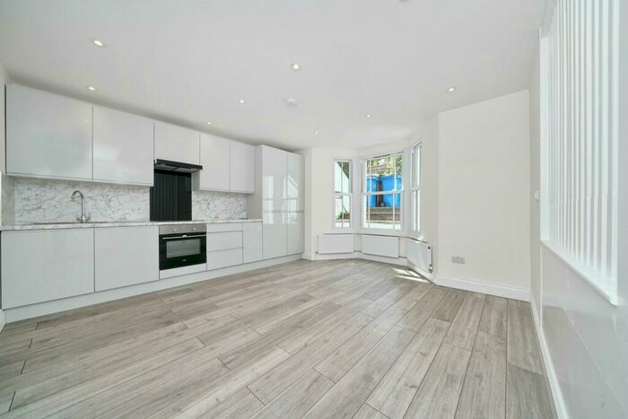 2 Bedroom Flat To Rent In Talfourd Road, London, SE15