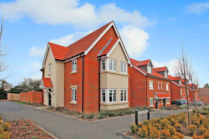 4 Bedroom Detached House To Rent In Rowden Way, Alton, GU34