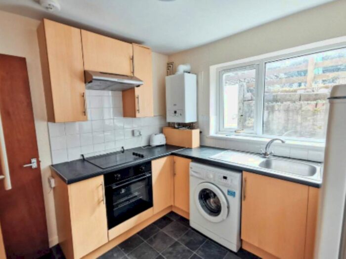 5 Bedroom Property To Rent In Rhyddings Park Road, Brynmill, Swansea, SA2