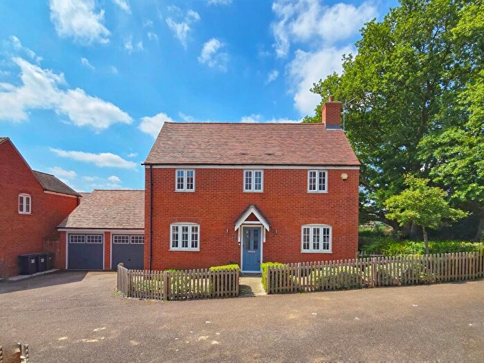 4 Bedroom Detached House For Sale In Wagstaff Way, Ampthill, Bedfordshire, MK45