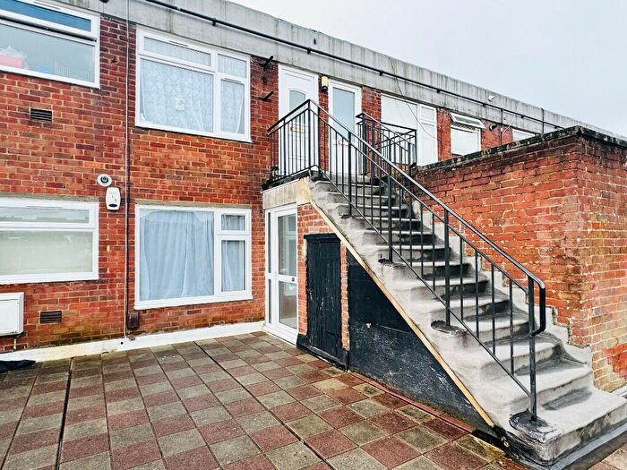 2 Bedroom Flat To Rent In Lowther Road, Dunstable, Bedfordshire, LU6