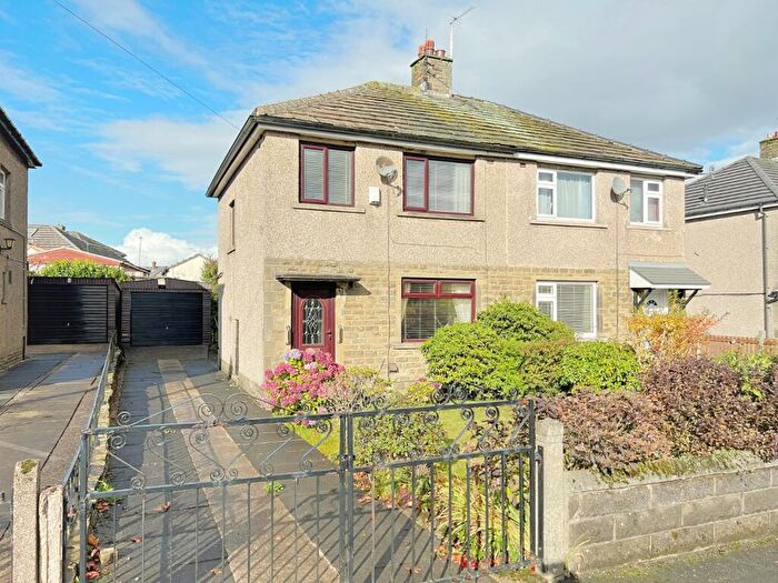 3 Bedroom Semi-Detached House For Sale In Uplands Grove, Queensbury, Bradford, BD13
