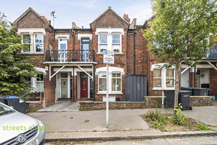 1 Bedroom Apartment For Sale In Pembury Road, London, SE25