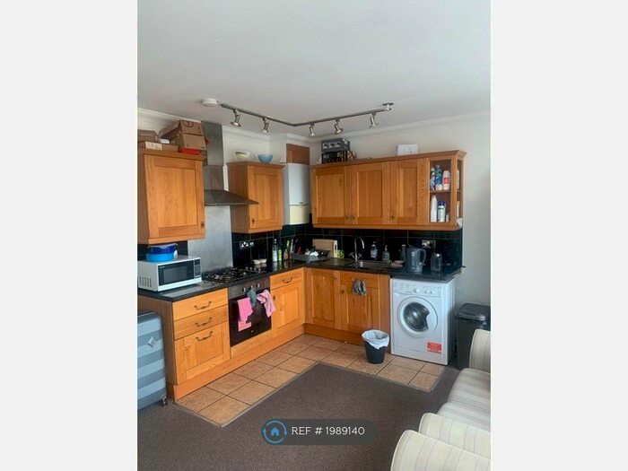 2 Bedroom Flat To Rent In Albert Square, London, E15