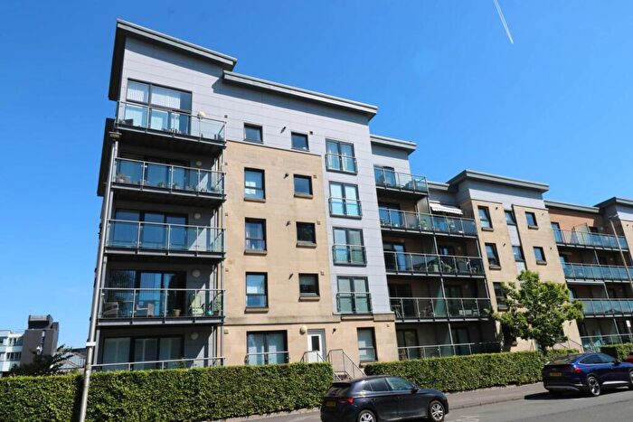 2 Bedroom Flat To Rent In Abbey Place, Paisley, PA1