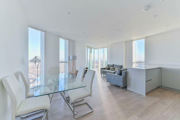 3 Bedroom Flat To Rent In Saffron Central Square, Croydon, CR0