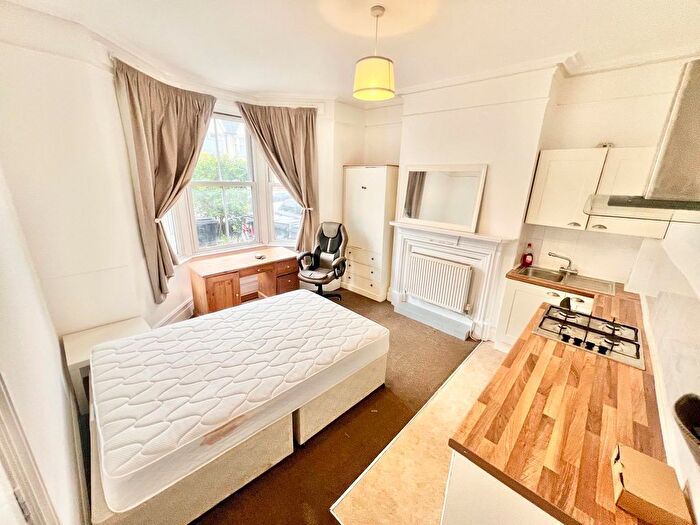 1 Bedroom Property To Rent In Kingsthorpe Grove, Kingsthorpe, Northampton, NN2