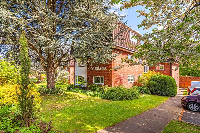 2 Bedroom Flat To Rent In Watling Street, Radlett, Hertfordshire, WD7