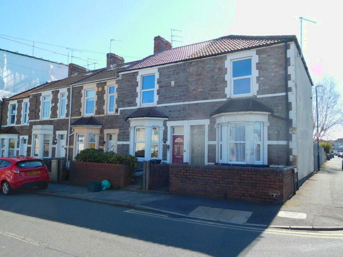 2 Bedroom End Of Terrace House To Rent In Gloucester Road, Staple Hill, BS16