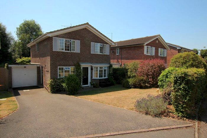 4 Bedroom Detached House To Rent In Redwood Drive, Haywards Heath, RH16