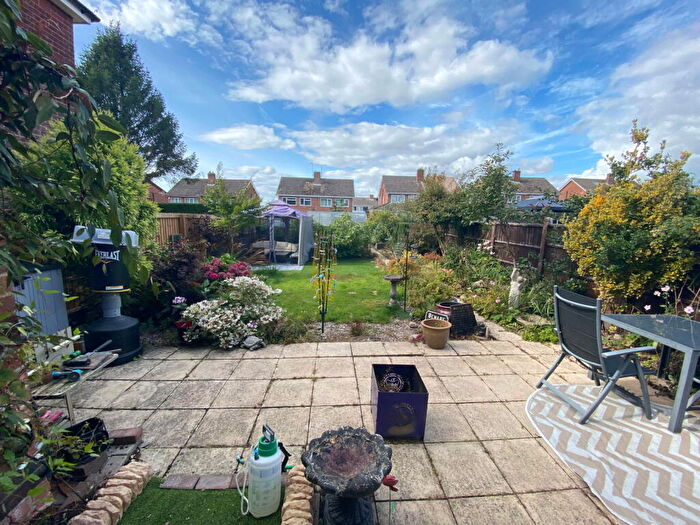 4 Bedroom Semi-Detached House For Sale In Westfield Road, Swadlincote, DE11