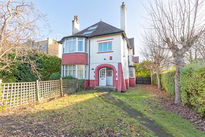 2 Bedroom Flat To Rent In Arncliffe Road, West Park, Leeds, LS16