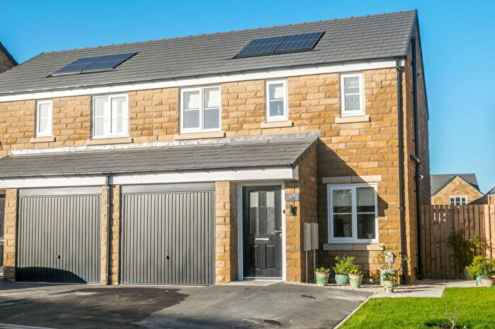 3 Bedroom Semi Detached House For Sale In Cliffe Hill View, Skelmanthorpe, HD8