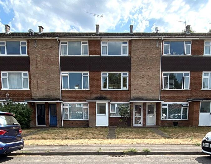 2 Bedroom Maisonette For Sale In (B) Simplemarsh Road, Addlestone, KT15