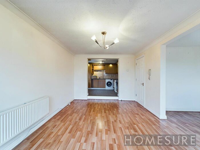 2 Bedroom Apartment For Sale In South Ferry Quay, Liverpool, L3